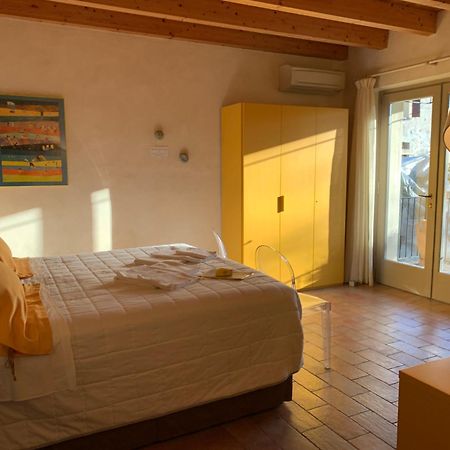 L'Isolo B&B E Case Vacanza Monzambano Eksteriør bilde
