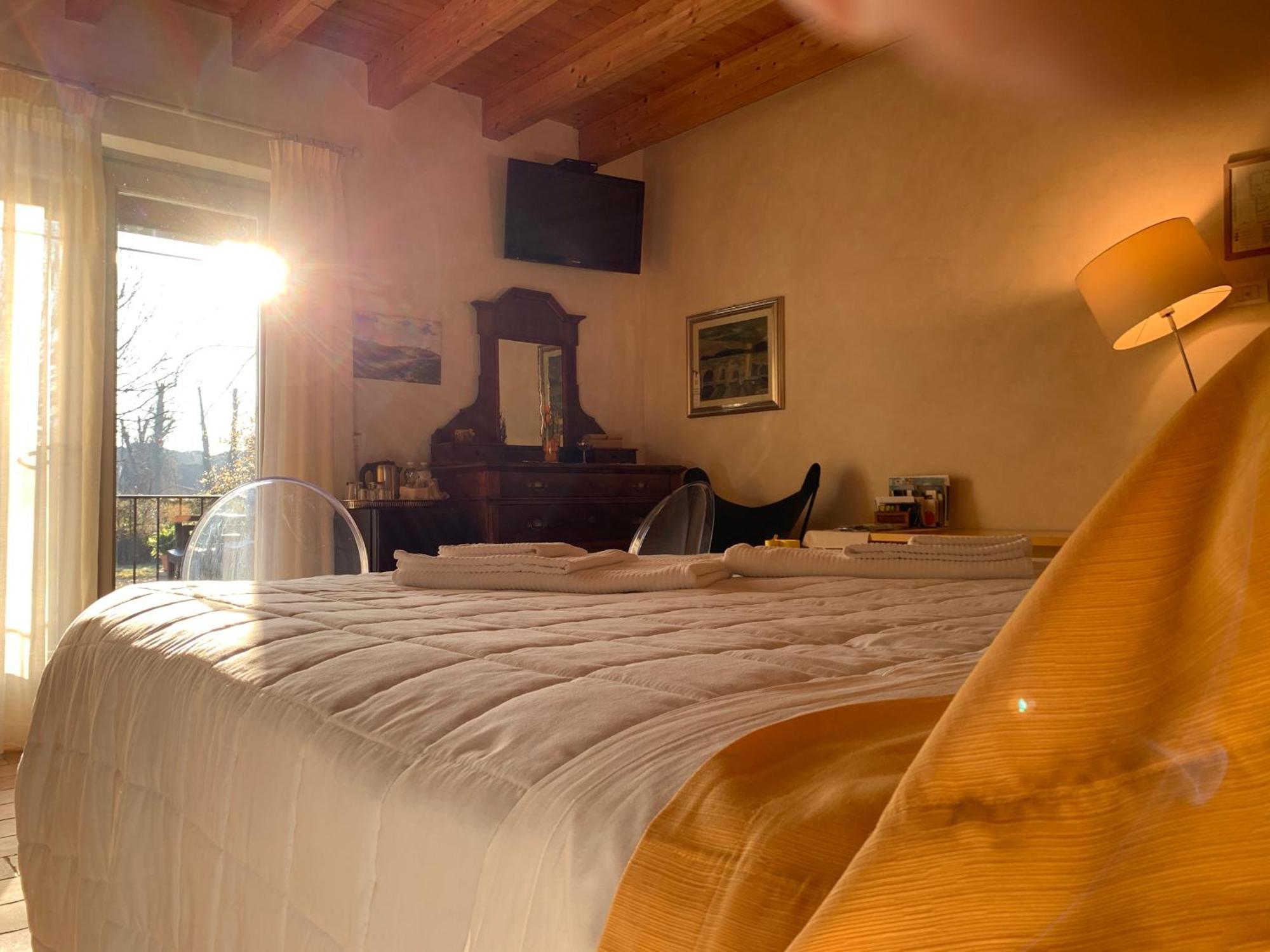 L'Isolo B&B E Case Vacanza Monzambano Eksteriør bilde